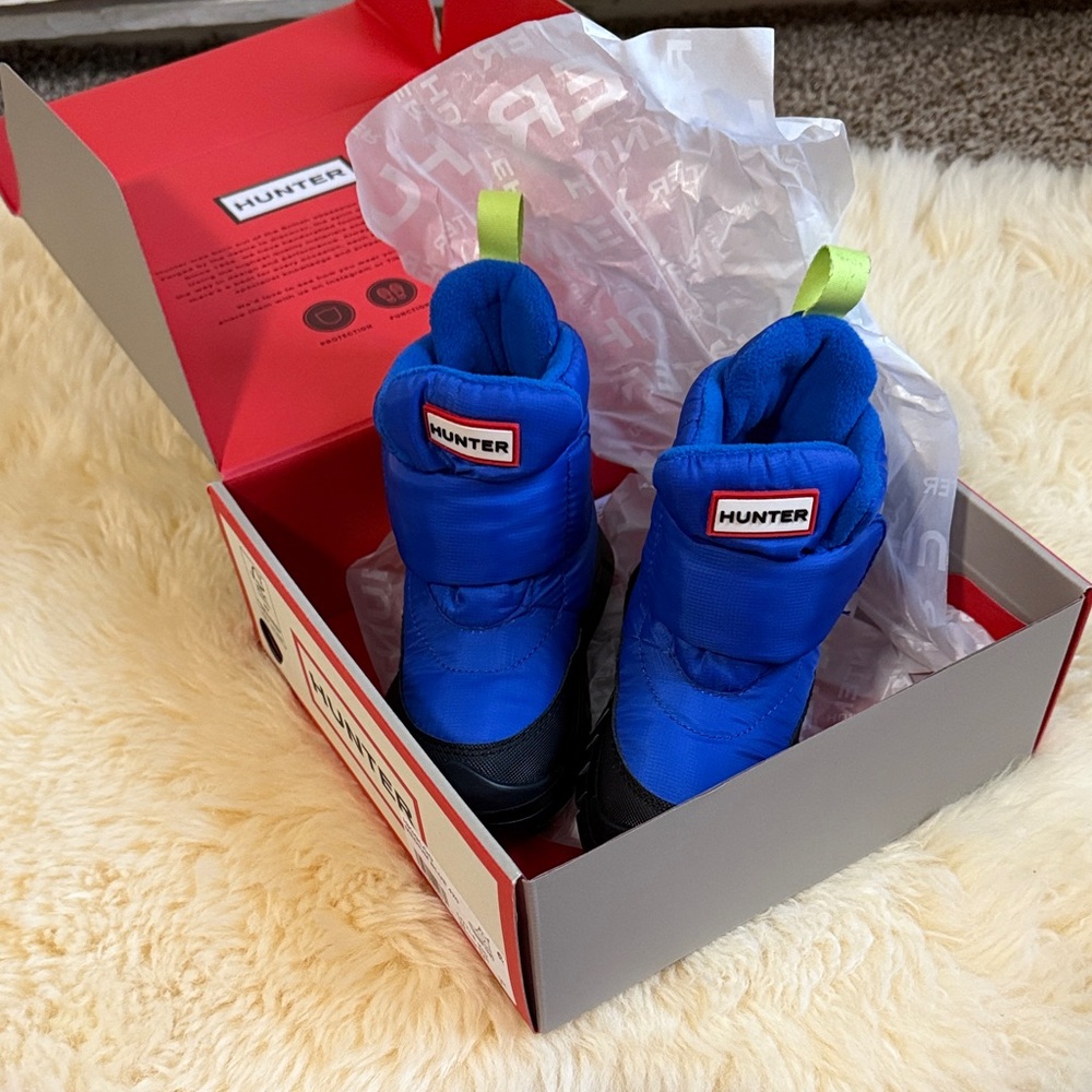 Hunter Kids Bright Blue and Black Winter Boots